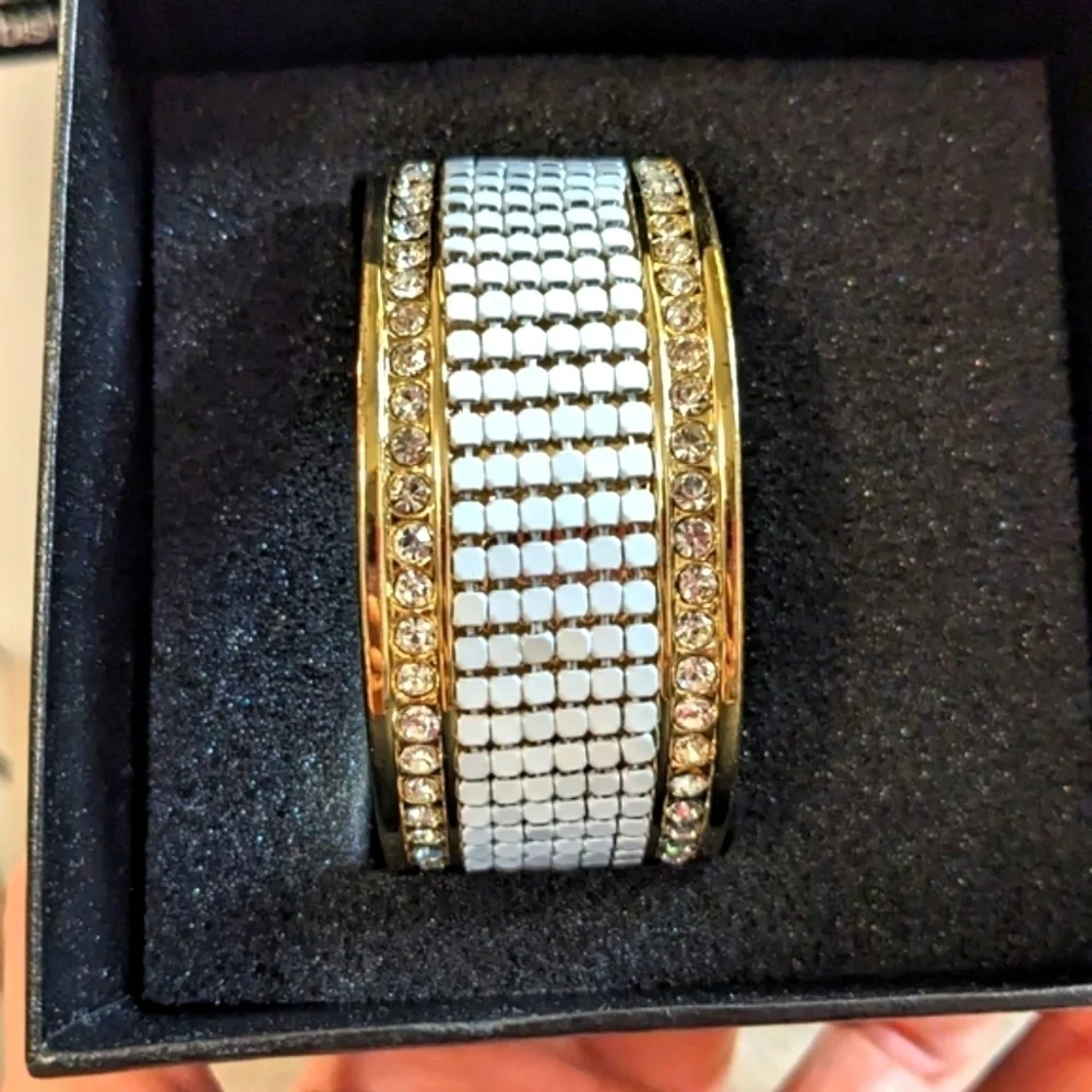INC International Concepts inc gold